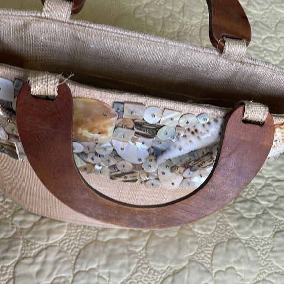 Beach Seashell Sachet Handbag Wooden Handles - Picture 9 of 14